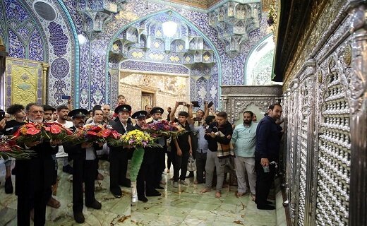 زیباترین تصاویر از گل آرایی ضریح مطهر حضرت معصومه(س)