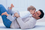 پدرها رفیق بچه ها باشند|محبت پدر مانع از انحراف فرزند می شود