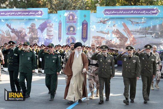حضور رهبر انقلاب در مراسم مشترک دانش‌آموختگی دانشجویان دانشگاه‌های افسری نیروهای مسلح