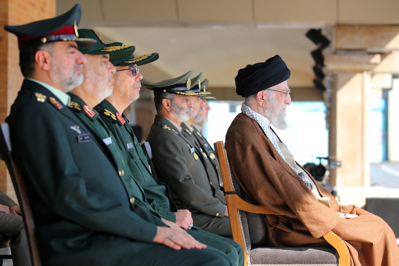 خاص‌ترین تصویر از فرمانده کل قوا و فرماندهانش | اقتدار را در این تصاویر ببینید