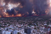 تصاویر آخرالزمانی از آتش‌سوزی جنگلی در آرژانتین | آسمان شهر سراسر سیاه شد