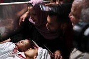 ببینید | واکنش تلخ یک مادر داغدار به شهادت فرزندانش در حمله هوایی رژیم صهیونیستی