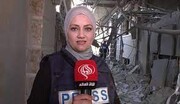 تصاویر اقدام جسورانه خبرنگار زن العالم پس از بمباران اشغالگران‌