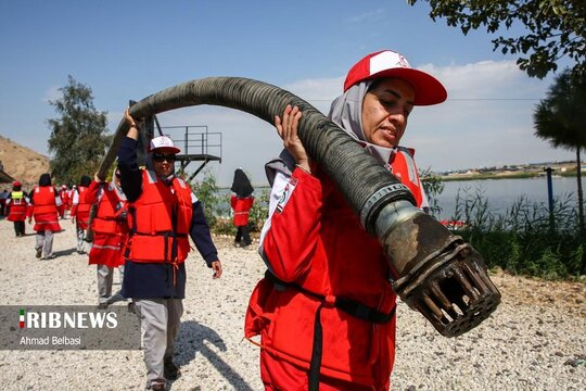 مانور سیل بانوان امدادگر در دریاچه فشافویه
