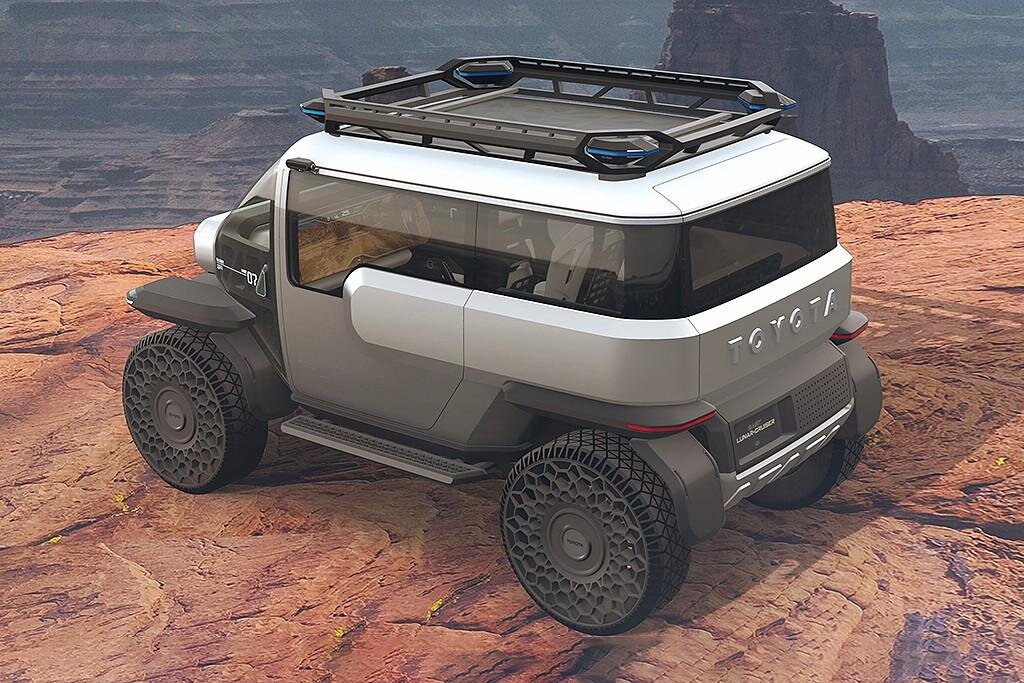 تصاویر | ماشینسواری روی ماه! | ابداع خاص یک خودروساز بزرگ