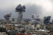 ببینید | لحظه حمله و برخورد موشک به منزل برادر رئیس حماس توسط اسرائیل