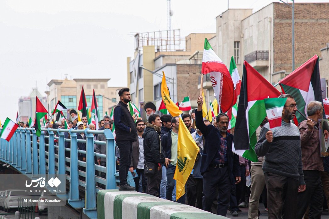 راهپیمایی ایرانیان در حمایت از فلسطینیان و محکومیت جنایت صهیونیست‌ها | تصاویری که راهپیمایان در دست داشتند | قطعنامه پایانی در حمایت از طوفان الاقصی