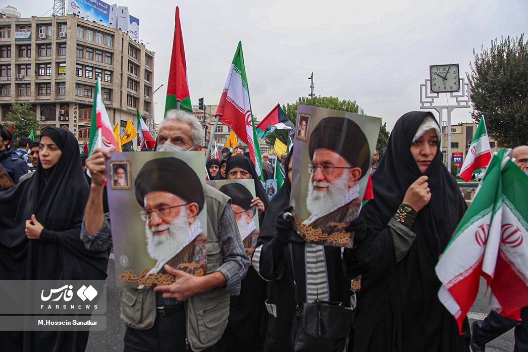 راهپیمایی ایرانیان در حمایت از فلسطینیان و محکومیت جنایت صهیونیست‌ها | تصاویری که راهپیمایان در دست داشتند | قطعنامه پایانی در حمایت از طوفان الاقصی