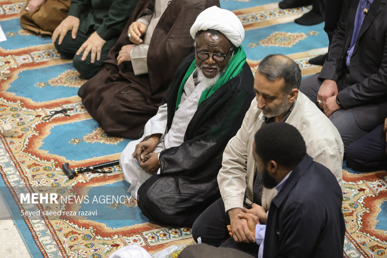 تصاویر حضور شیخ زکزاکی در نماز جمعه | استقبال امامان جمعه تهران از امام آفریقا