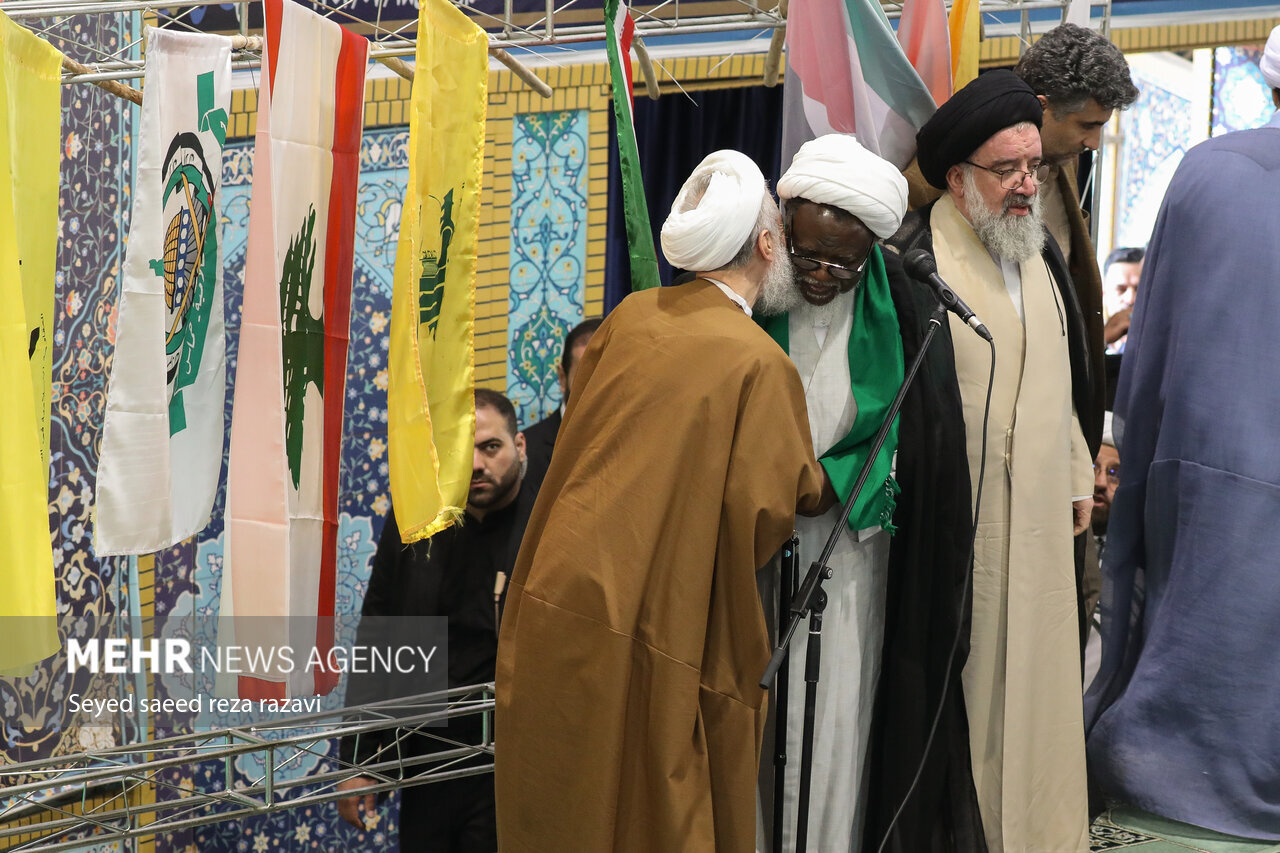 تصاویر حضور شیخ زکزاکی در نماز جمعه | استقبال امامان جمعه تهران از امام آفریقا