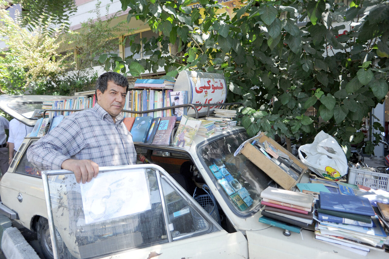 جایزه ۲۲۰ هزار دلاری برای کتابفروش دورهگرد