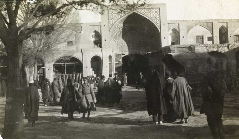 توصیف متضاد فرنگیها از تهران | یک کلاغ در بازار تهران چهلکلاغ میشود!