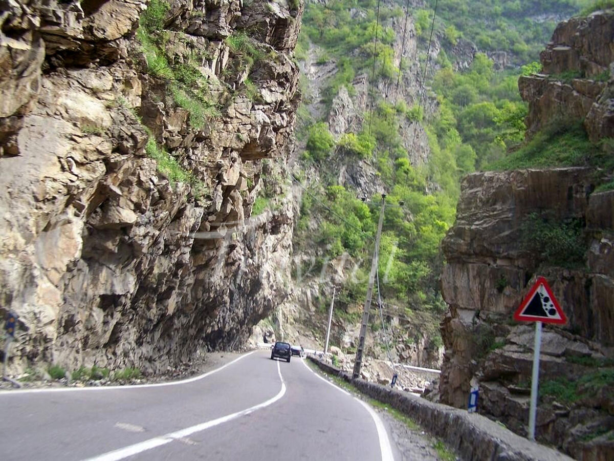 تفرج در میان درههای بکر و زیبا