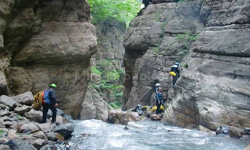 تفرج در میان درههای بکر و زیبا