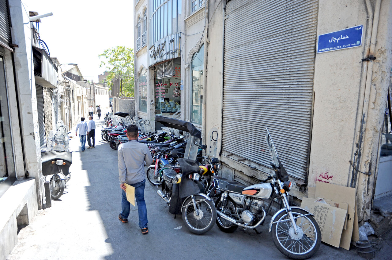 دو کوچه با یک نام در محله بازار | نوشابههای تگری در حمام چال؛ یادش بخیر!