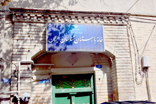 بازاری که فیل و کرگدن داشت! | حراج لباسهای بیروتی در بازار طرخانی