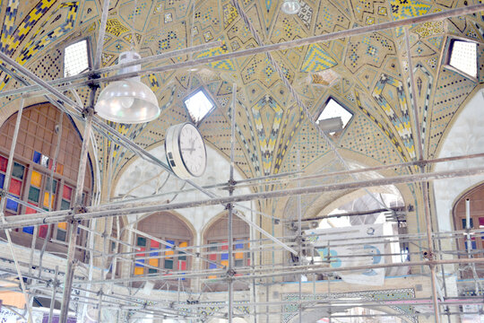 بازاری که فیل و کرگدن داشت! | حراج لباسهای بیروتی در بازار طرخانی