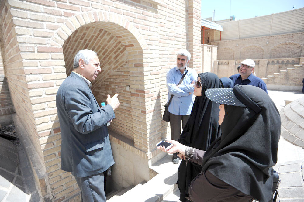 ردپای ۴۰۰ سال زندگی در کوچه «سرطون» | قفلهای زنگارگرفته روی در خانههای خالی