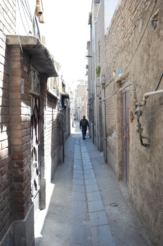 ردپای ۴۰۰ سال زندگی در کوچه «سرطون» | قفل‌های زنگارگرفته روی در خانه‌های خالی