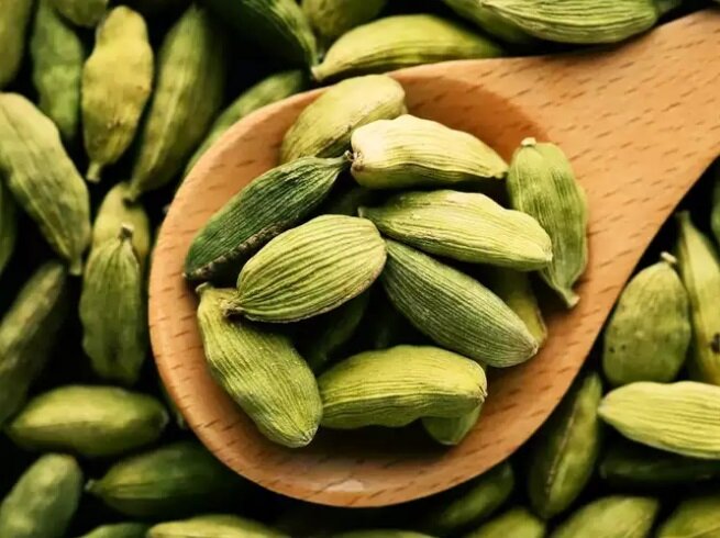 طعم بینظیر چای با این ادویههای جادویی | ۶ ادویه برتر برای سلامت را بشناسید