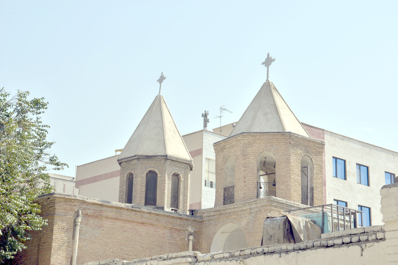 بازاری که فیل و کرگدن داشت! | حراج لباسهای بیروتی در بازار طرخانی