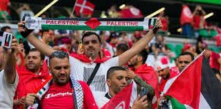 حمایت طرفداران تیم مالزی از فلسطین در بازی با هند