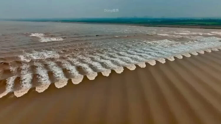 امواج رودخانه چین