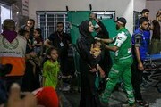 ببینید | مدیر بیمارستان الشفاء غزه: بدون بیهوشی و در خیابان جراحی انجام می‌دهیم
