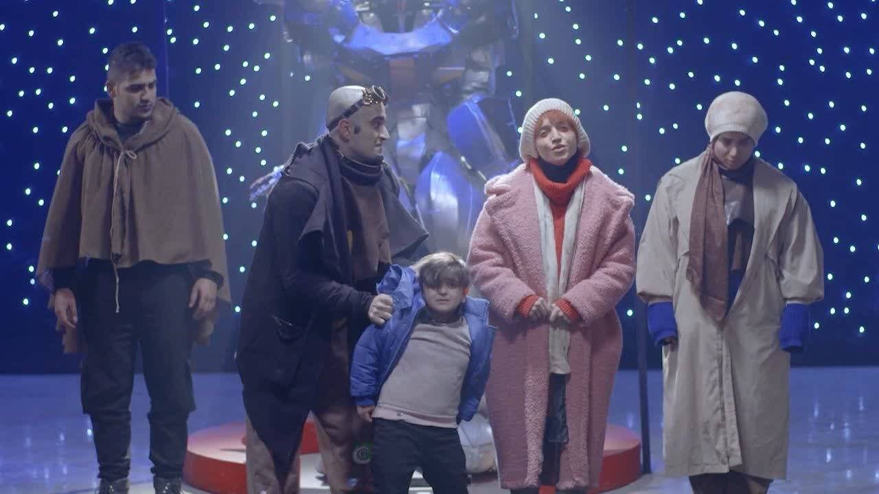 عکس | بچه ها این ربات را دوست داشتند | آرزوی کارگردان این فیلم فانتزی