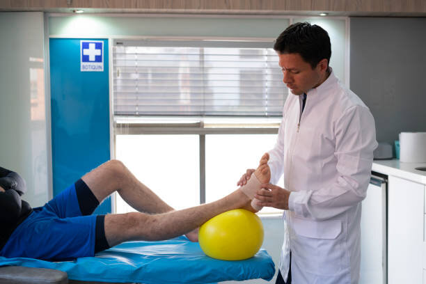 رباط صلیبی زانو ترمیم میشود؟ | روشهای درمان آسیب دیدگی رباط صلیبی زانو؛ از کشیدگی تا جراحی