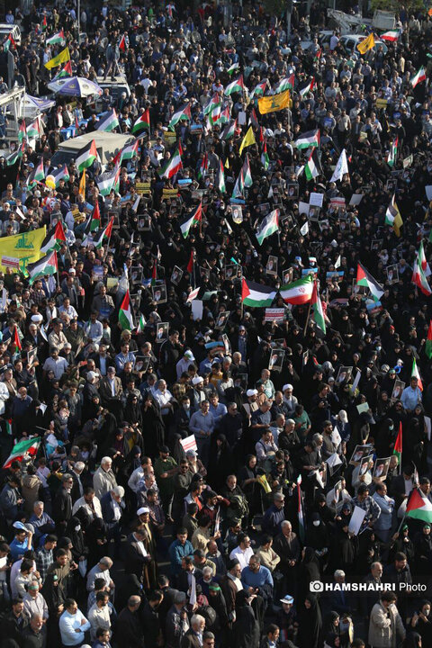 اجتماع مردم تهران در اعتراض به جنایات رژیم صهیونیستی در میدان انقلاب