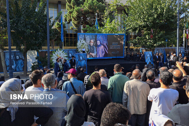 تصاویر | چهره های که آمدند ؛ لحظه به لحظه وداع با داریوش مهرجویی و وحیده محمدی فر