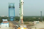 ببینید | لحظه پرتاب آزمایشی موشک فضایی سرنشین‌دار برای اولین بار در هند