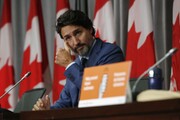 تصاویر هو شدن و آشوب در سخنرانی نخست‌وزیر کانادا