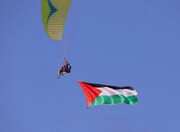 ببینید | اقدام تحسین برانگیز پاراگلایدرسواران قشم برای حمایت از فلسطین