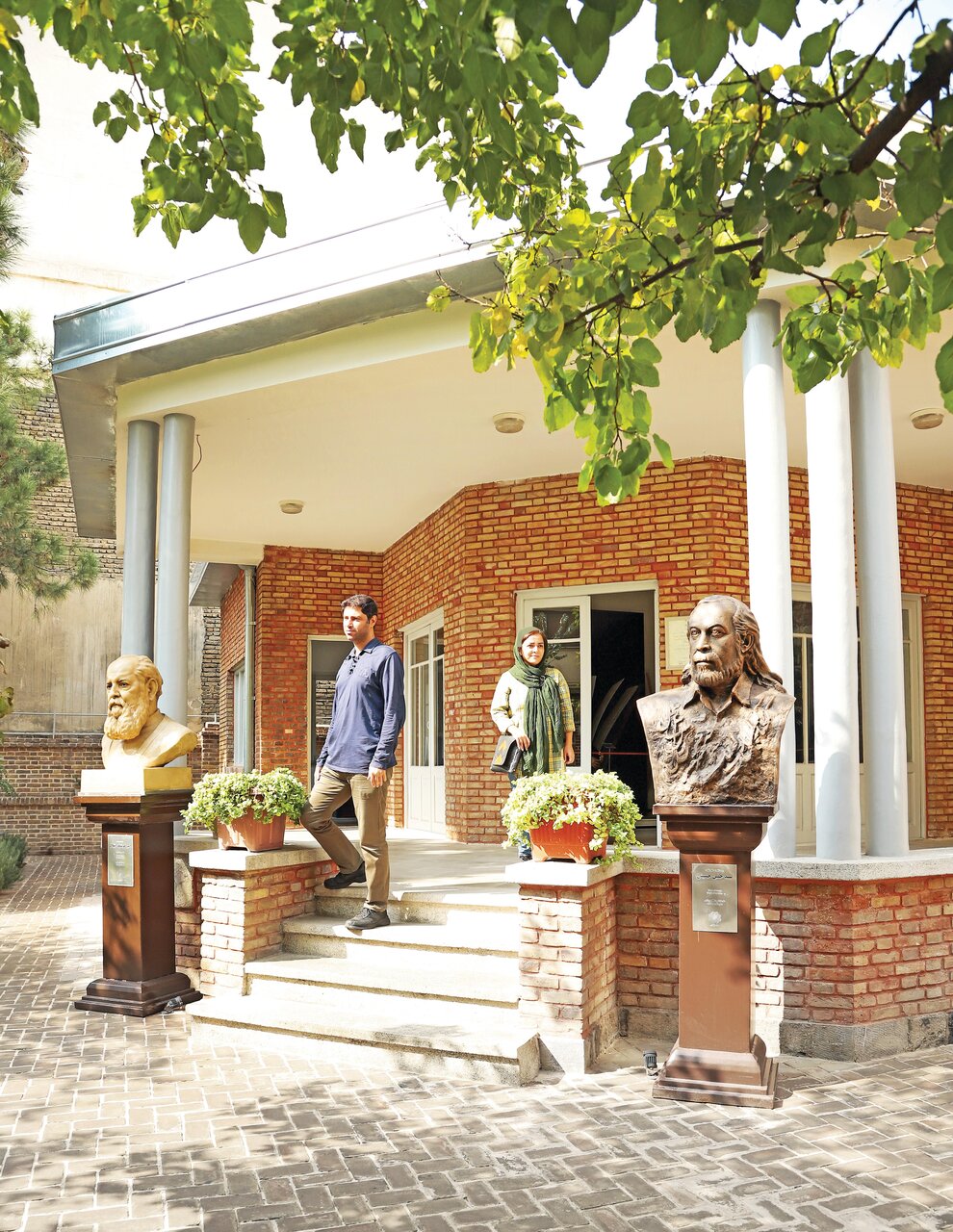 شهر رنگ شعر گرفت