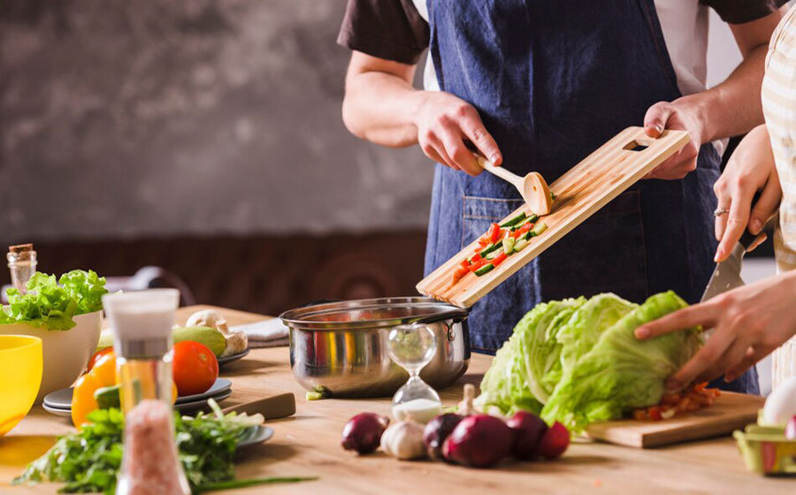 راهکارهای سادهای که آشپزی را برایتان لذتبخش میکند - همشهری آنلاین