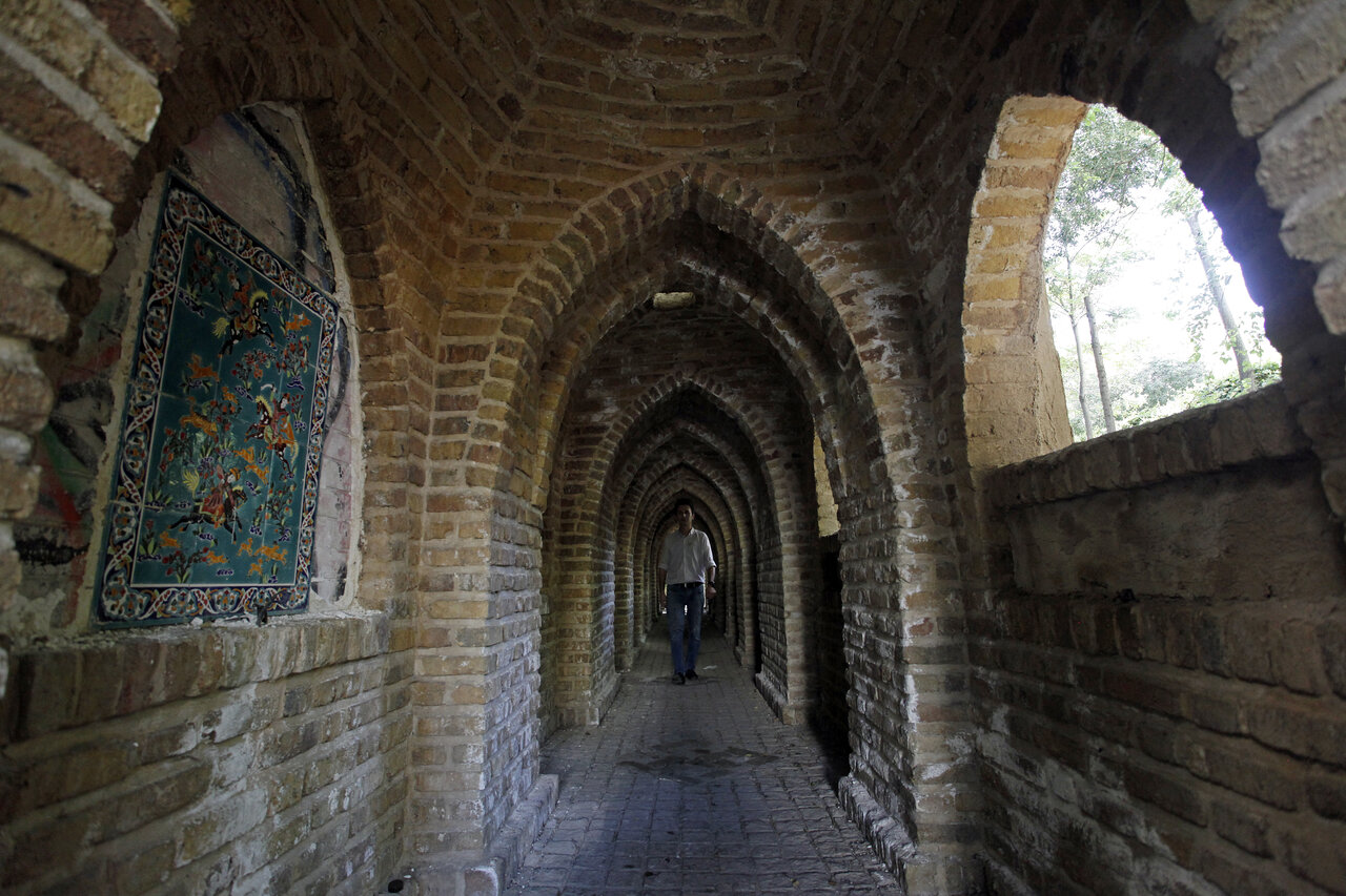 این کوچه همه را آشتی میدهد