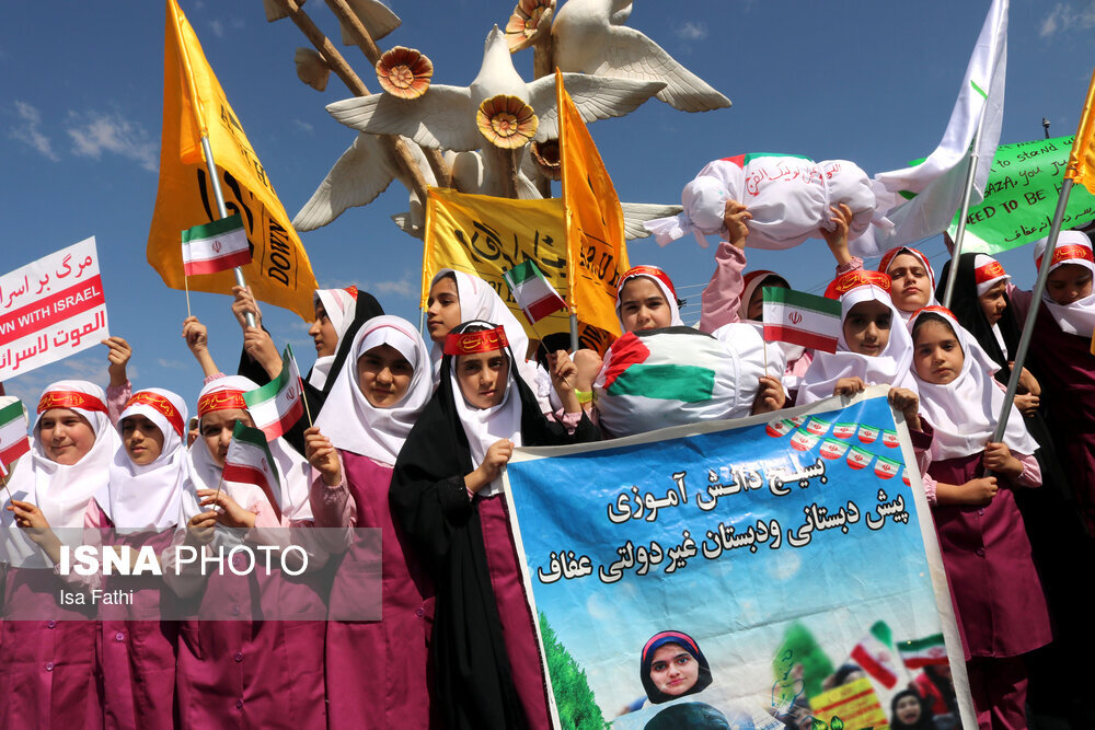 تصاویر | کودکان تهرانی جنازه نمادین کودکان غزه را تشییع کردند