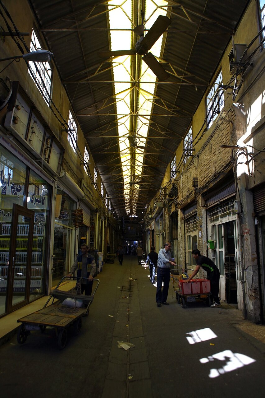 ماجرای رفتوآمد غریبهها در تهران | ندارها در چال میدان؛ پولدارها در کوچه غریبون