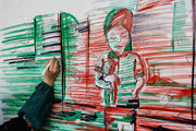 تصاویر | طراحی دیواری با ماژیک در میدان حضرت ولی عصر (عج) در حمایت از مردم مظلوم غزه