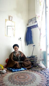 اینجا شورای حل اختلاف نعمت آباد است | شیخ عطار، امین و دستگیر اهالی