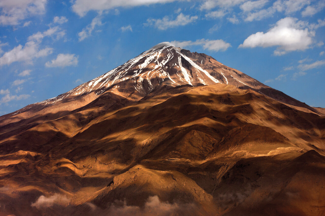 در ایران اسطورهگردی کنید