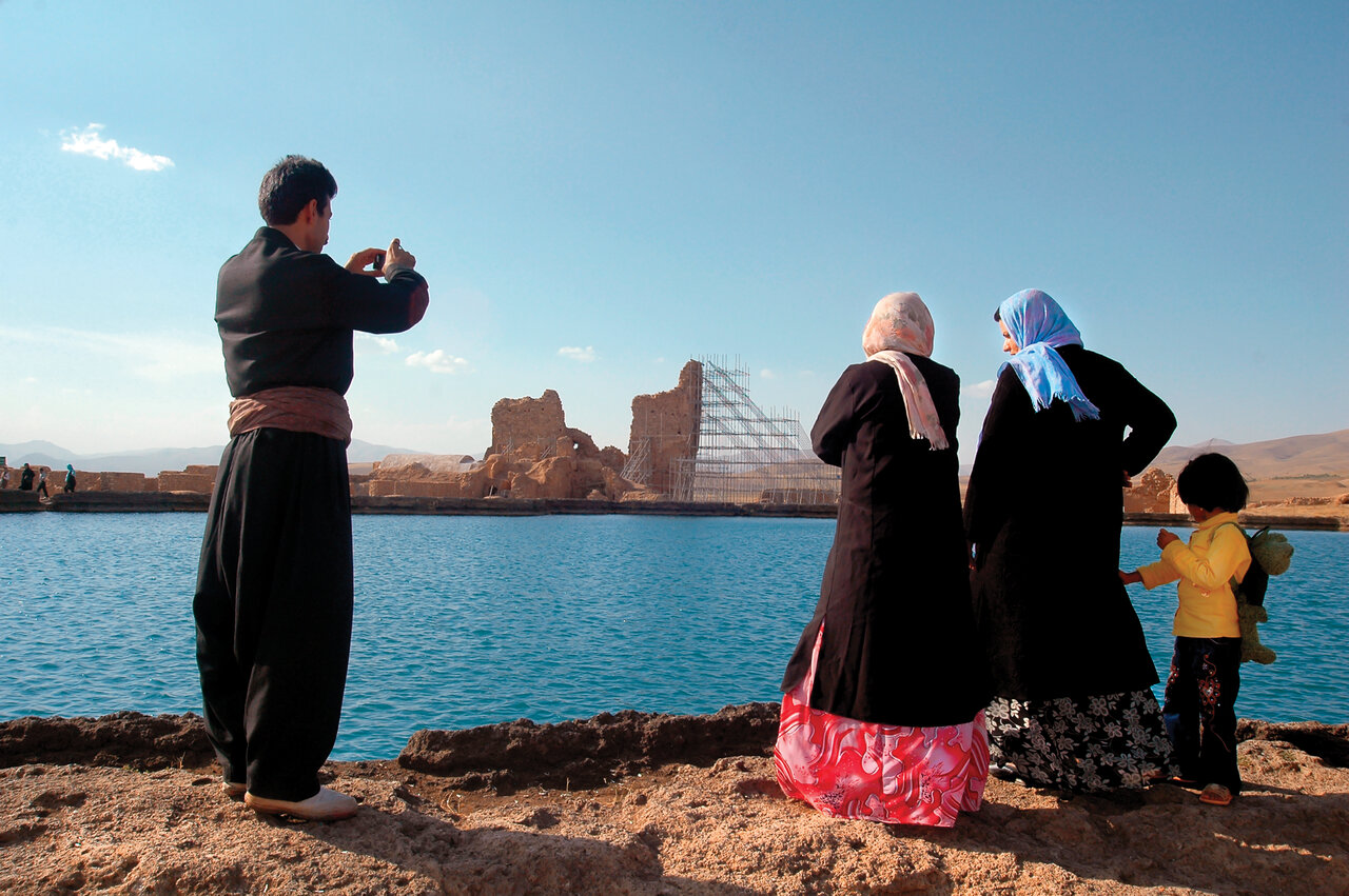 در ایران اسطورهگردی کنید