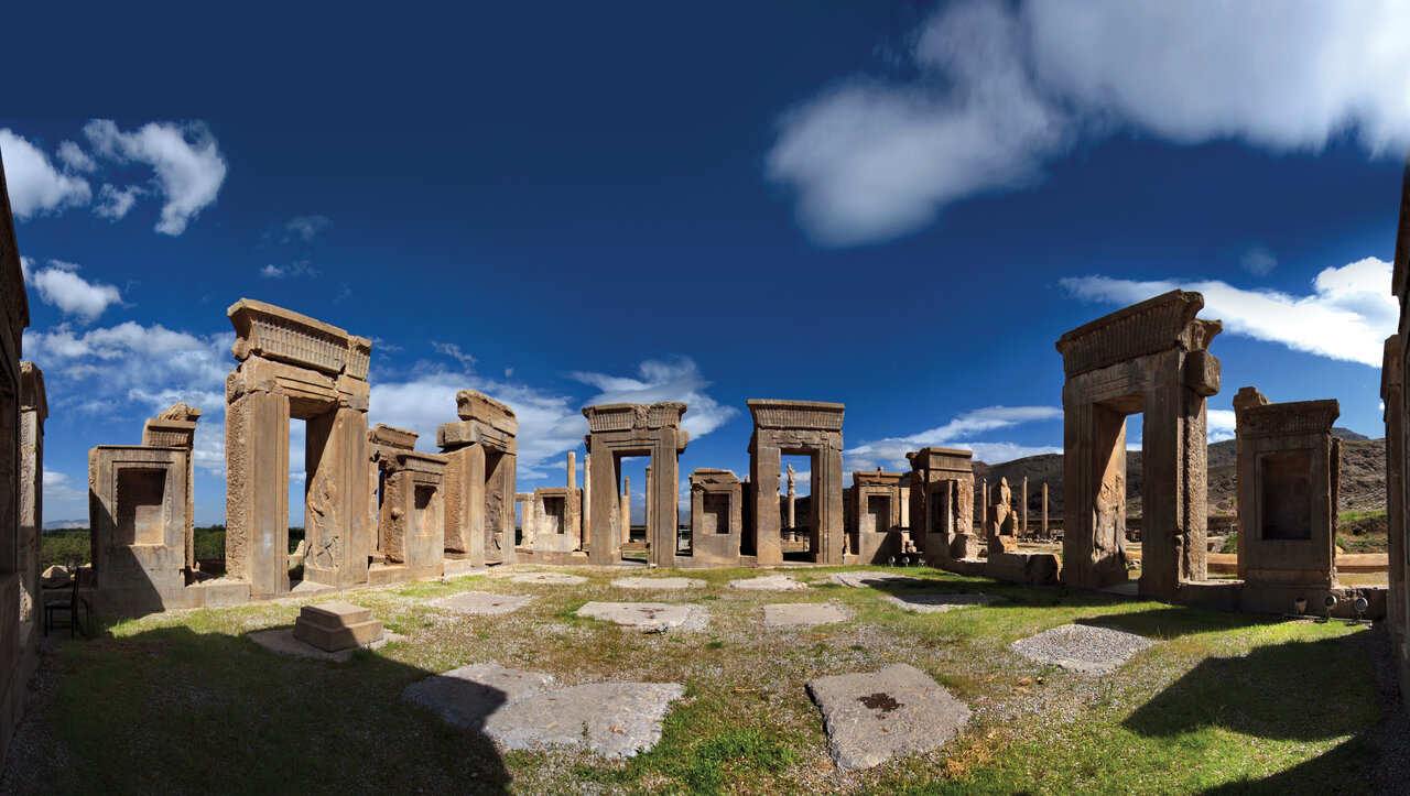 در ایران اسطورهگردی کنید