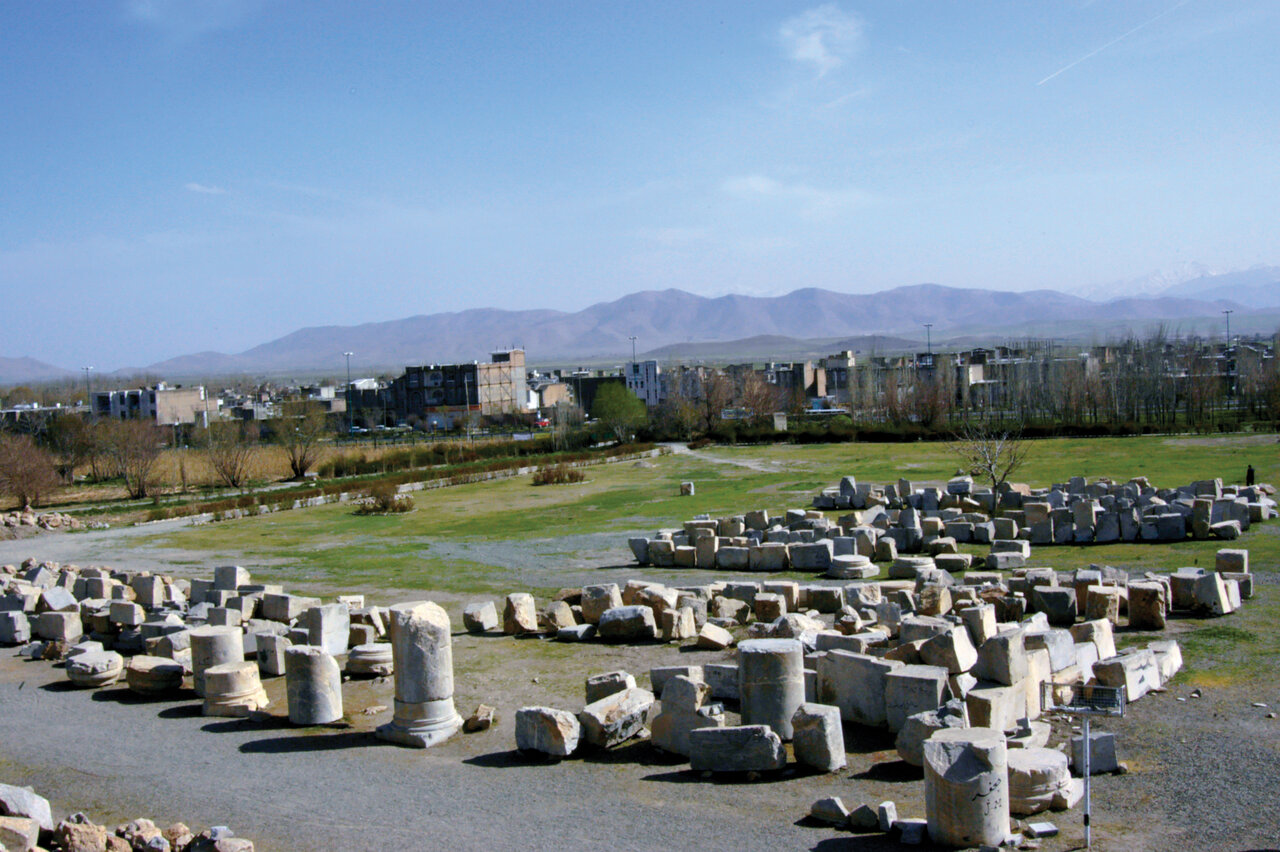در ایران اسطورهگردی کنید
