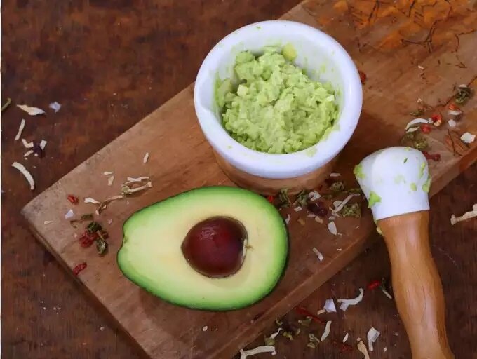 ۶ جایگزین شگفت انگیز روغن در پخت کیک خانگی | کدام مواد برای پخت شیرینی سالمتر هستند؟