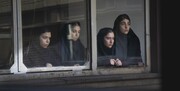 مدیر مدرسه و ۳ دختری که می‌خواستند برای تظاهرات به خیابان بروند