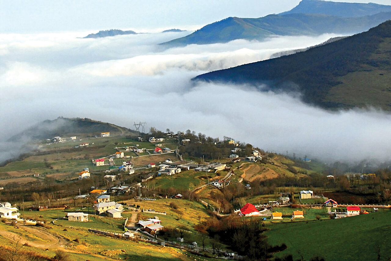 زیباییهای این جاده ایران در پاییز، هر مسافری را حیران میکند