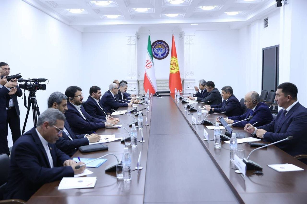 مخبر و رئيس جمهور قرقيزستان